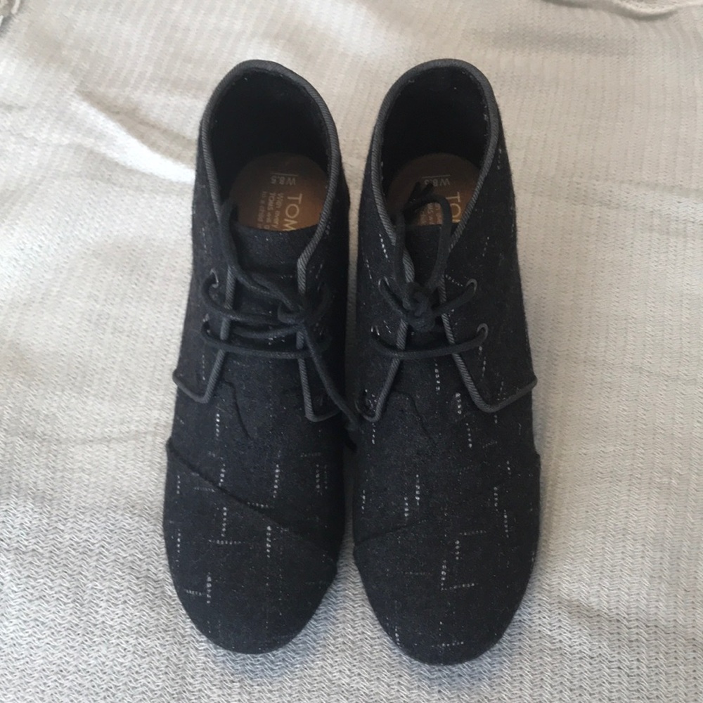 NWOT TOMS Black Wool Wedges